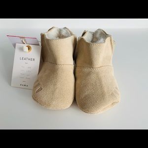 New Zara Mini Leather footwear in cream color